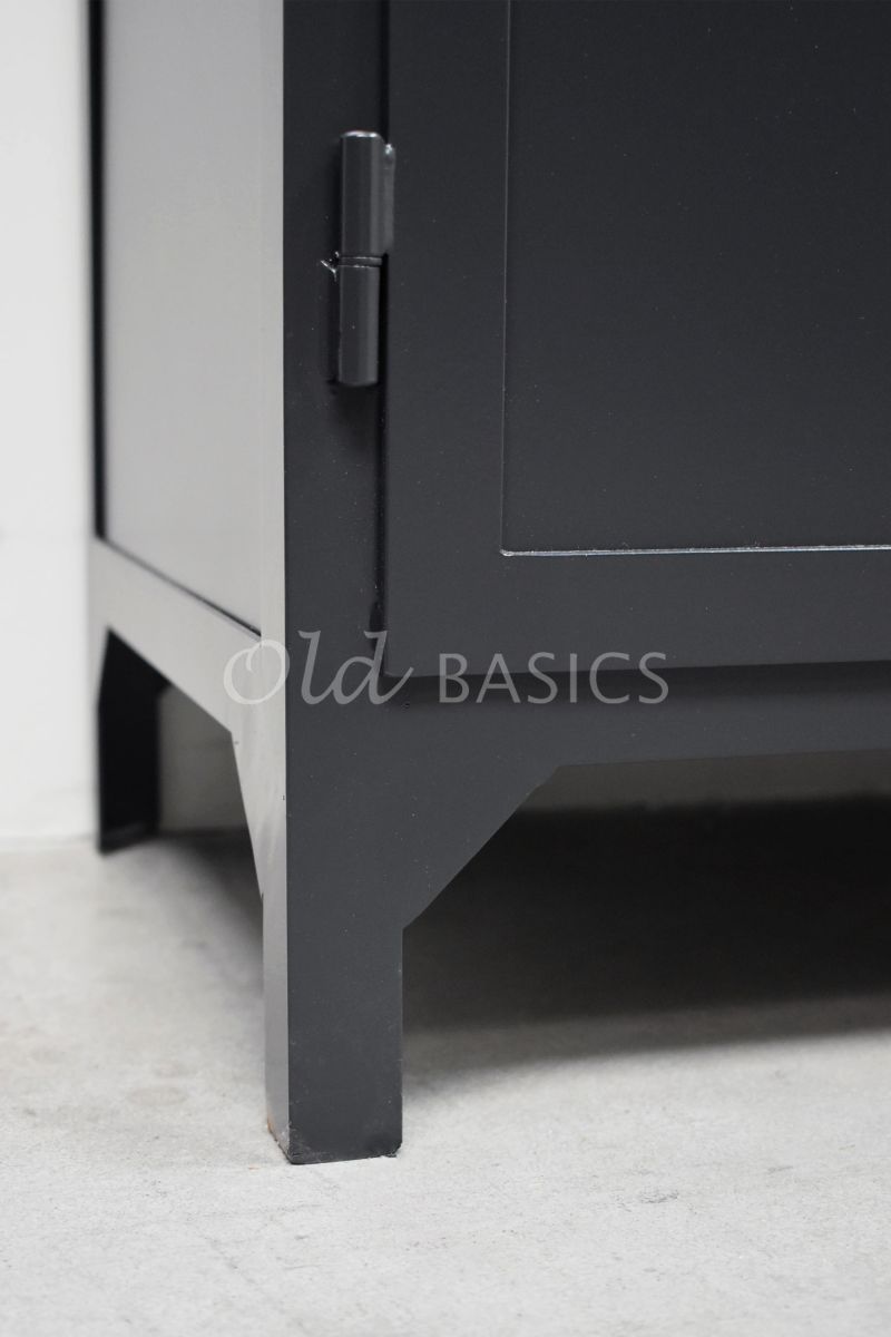 Detail van Apothekerskast Demi, 4 deuren, RAL7021, grijs, zwart, materiaal staal